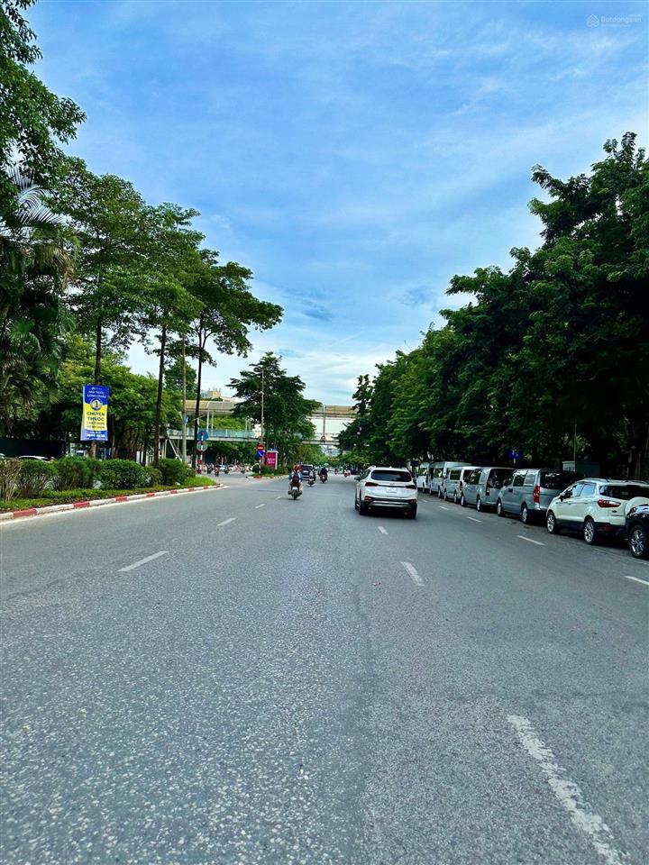 Cần bán nhà lô góc mặt phố nguyễn khánh toàn, cầu giấy. dt 110m2 x mt 8m. vị trí nhà đẹp nhất phố