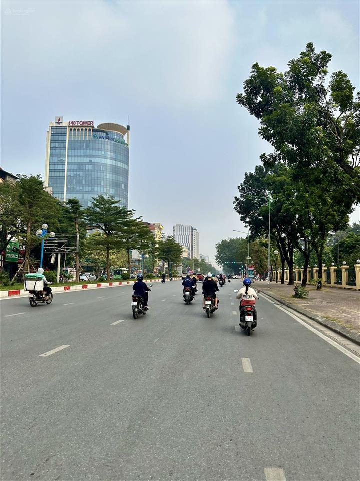 Cần bán nhà mặt phố hoàng quốc việt, quận cầu giấy. dt sổ 60m2 x 7,5t, mt 4,6m. vị trí đẹp  kd tốt