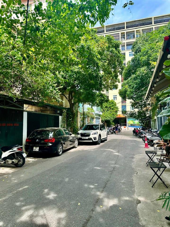 Cần bán nhà lô góc phố liễu giai, quận ba đình. dt sổ 105m2 x 6t, mt 6,5m. đường ôtô tránh, gần mp