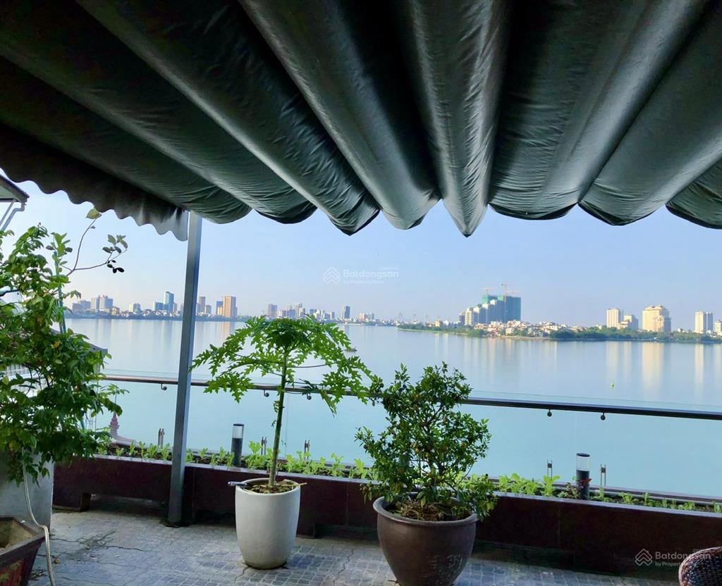 Cần bán nhà mặt phố trích sài, quận tây hồ. dt 155m2 x 5t, mt 7m.vị trí nhà đẹp, ôm trọn vẹn mặt hồ