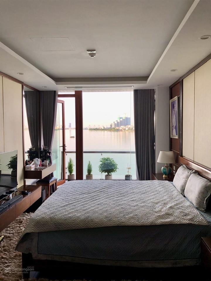 Cần bán nhà mặt phố trích sài, quận tây hồ. dt 155m2 x 5t, mt 7m.vị trí nhà đẹp, ôm trọn vẹn mặt hồ