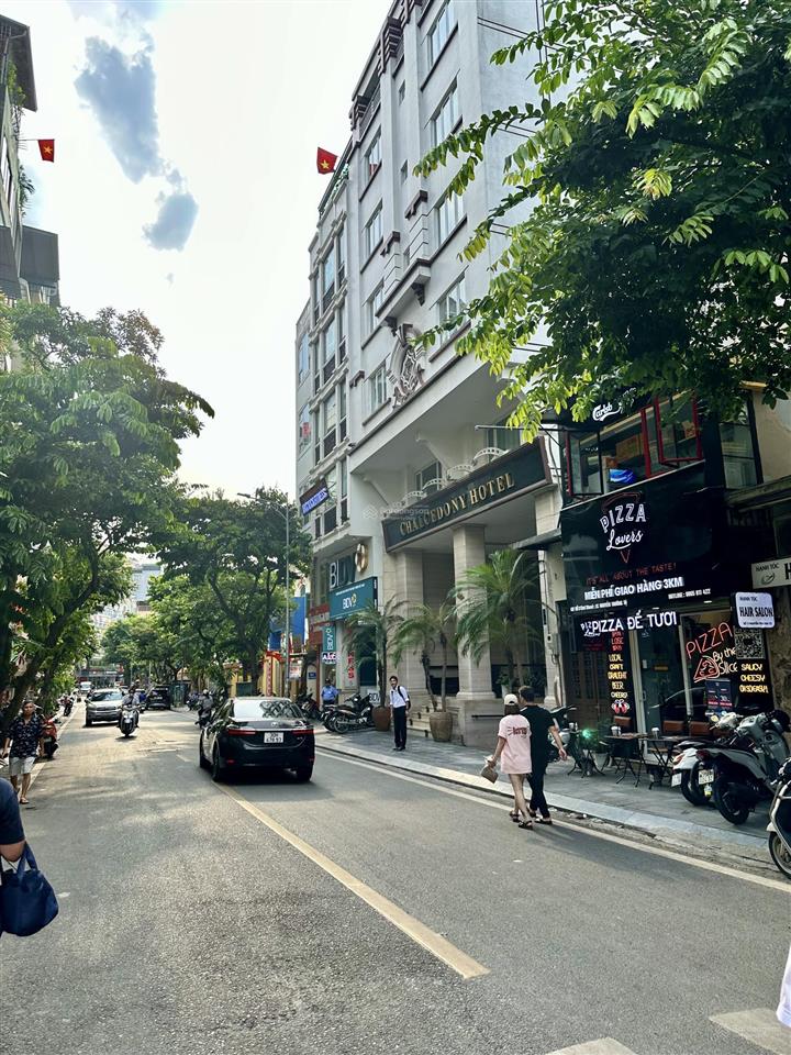 Cần bán nhà mặt phố cửa bắc, ba đình. dt 70m2 x 4t, mt 6m. vị trí đắc địa đẹp nhất phố, vỉa hè rộng