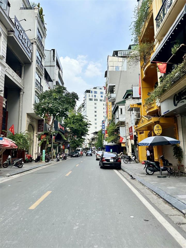 Cần bán nhà mặt phố cửa bắc, ba đình. dt 70m2 x 4t, mt 6m. vị trí đắc địa đẹp nhất phố, vỉa hè rộng