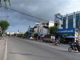 Mặt tiền tô ký  dt 300m2  ngay ngã tư nguyễn ảnh thủ  giáp gò vấp.