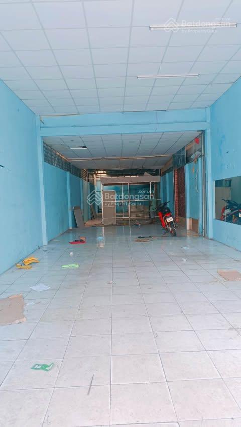 Mặt tiền tô ký  dt 300m2  ngay ngã tư nguyễn ảnh thủ  giáp gò vấp.