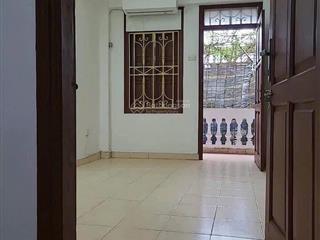 Nhà đốc ngữ  gần phố  đối diện bv 354  ở ngay hoặc kinh doanh nhỏ  thuê 10tr/tháng  0966 341 ***