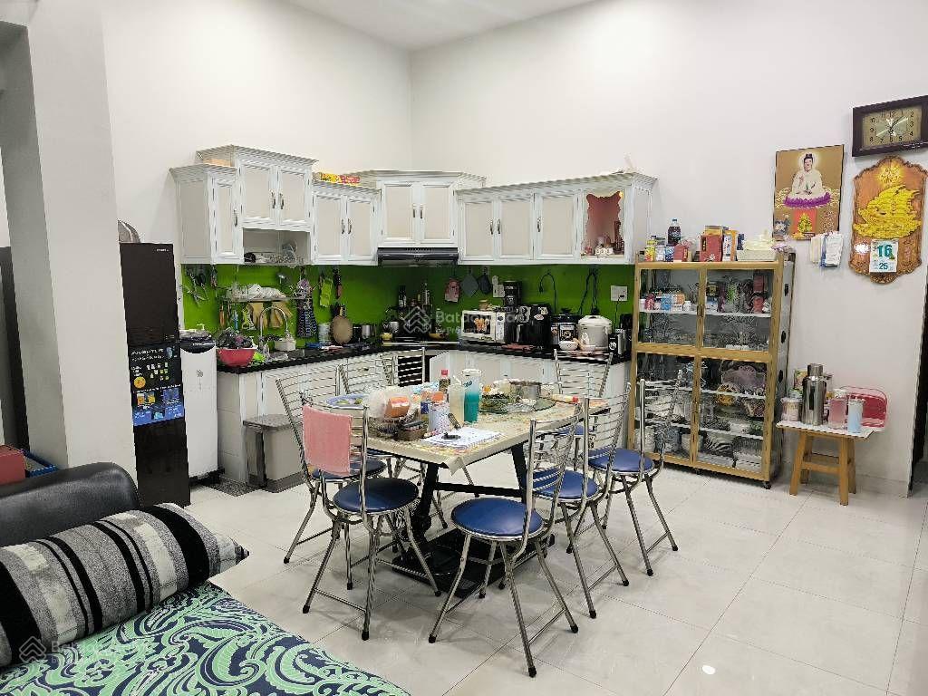 Bán nhà 3 tầng, mt đường số 20, gigamall, hiệp bình chánh, vị trí hiếm, giảm 2.4 tỷ còn 21.6 tỷ