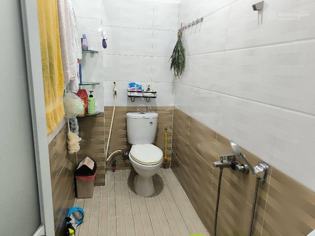 Bán nhà 3 tầng, mt đường số 20, gigamall, hiệp bình chánh, vị trí hiếm, giảm 2.4 tỷ còn 21.6 tỷ