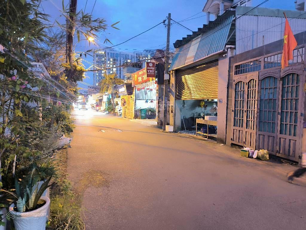 Bán nhà 3 tầng, mt đường số 20, gigamall, hiệp bình chánh, vị trí hiếm, giảm 2.4 tỷ còn 21.6 tỷ