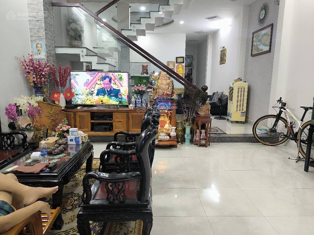 Bán nhà 3 tầng, mt đường số 20, gigamall, hiệp bình chánh, vị trí hiếm, giảm 2.4 tỷ còn 21.6 tỷ