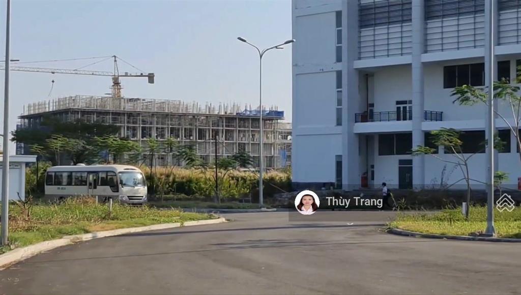 Nền shop kdc nhơn đức đối diện trường đại học giá chỉ 11,5 tỷ  0933 941 *** em trang
