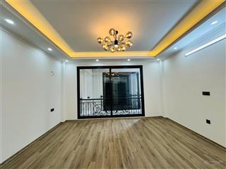 Chính chủ cho thuê nhà phố ngụy như kon tum, khuất duy tiến. dt 60m2 x 6 tầng, thang máy, thông sàn