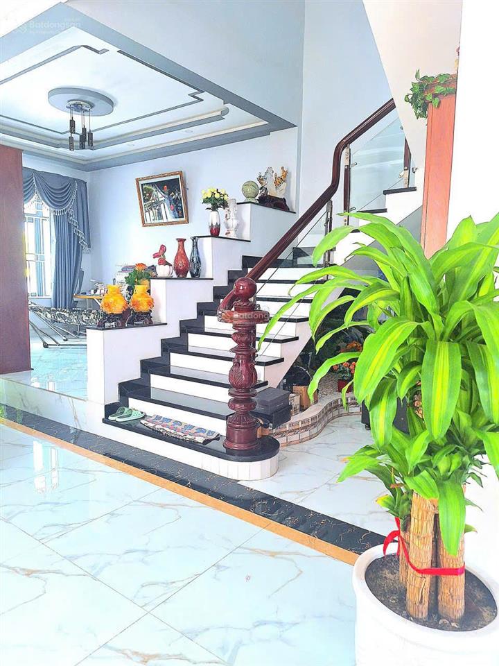 Biệt thự 10x20m 1 trệt 2 lầu ngay kdc đại phúc, bình chánh  19 tỷ