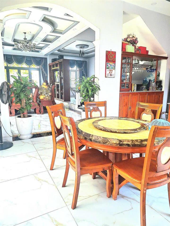 Biệt thự 10x20m 1 trệt 2 lầu ngay kdc đại phúc, bình chánh  19 tỷ