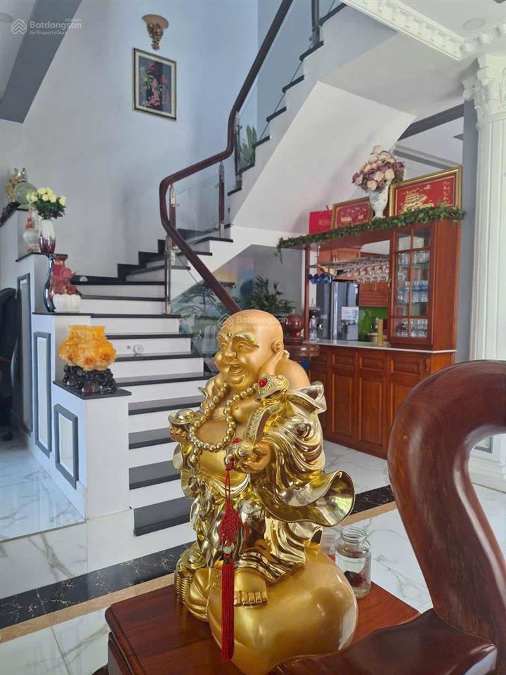 Biệt thự 10x20m 1 trệt 2 lầu ngay kdc đại phúc, bình chánh  19 tỷ