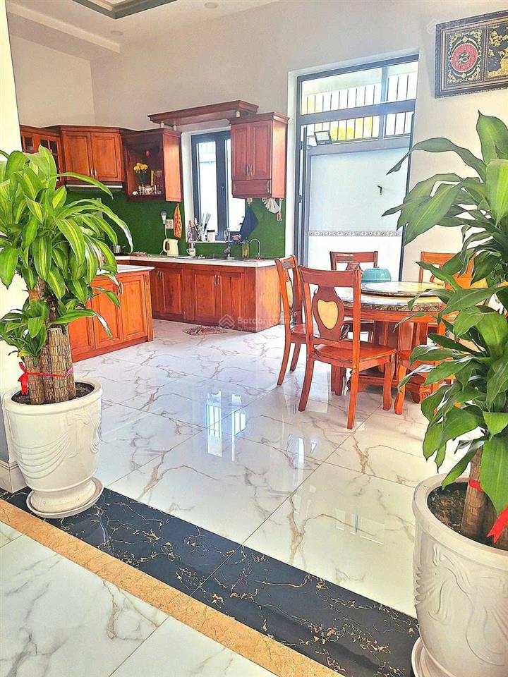 Biệt thự 10x20m 1 trệt 2 lầu ngay kdc đại phúc, bình chánh  19 tỷ