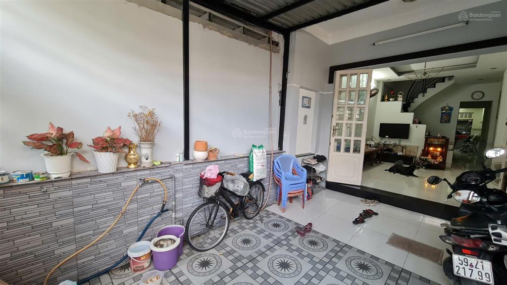 Bán nhà 1 trệt 1 lầu gần chợ phú xuân nhà đẹp, sổ hồng riêng, giá tốt