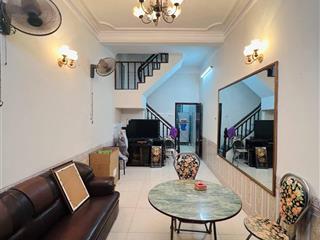 Cho thuê nhà tại ngõ 1194 đường láng, 4 phòng ngủ