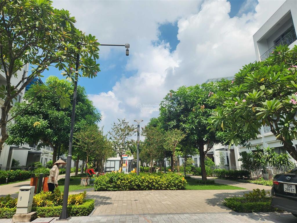 Bán căn biệt thự góc 200m2 đẹp nhất phân khu
