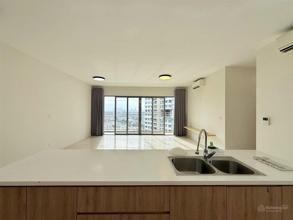 Cho thuê căn hộ 3pn palm heights căn góc, nội thất cơ bản, view không chắn