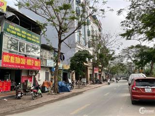 Hạ sốc 5tỷ, gia đình cần bán gấp đất tặng nhà 2 tầng, mặt phố to, ngay trung tâm huyện uỷ thanh trì