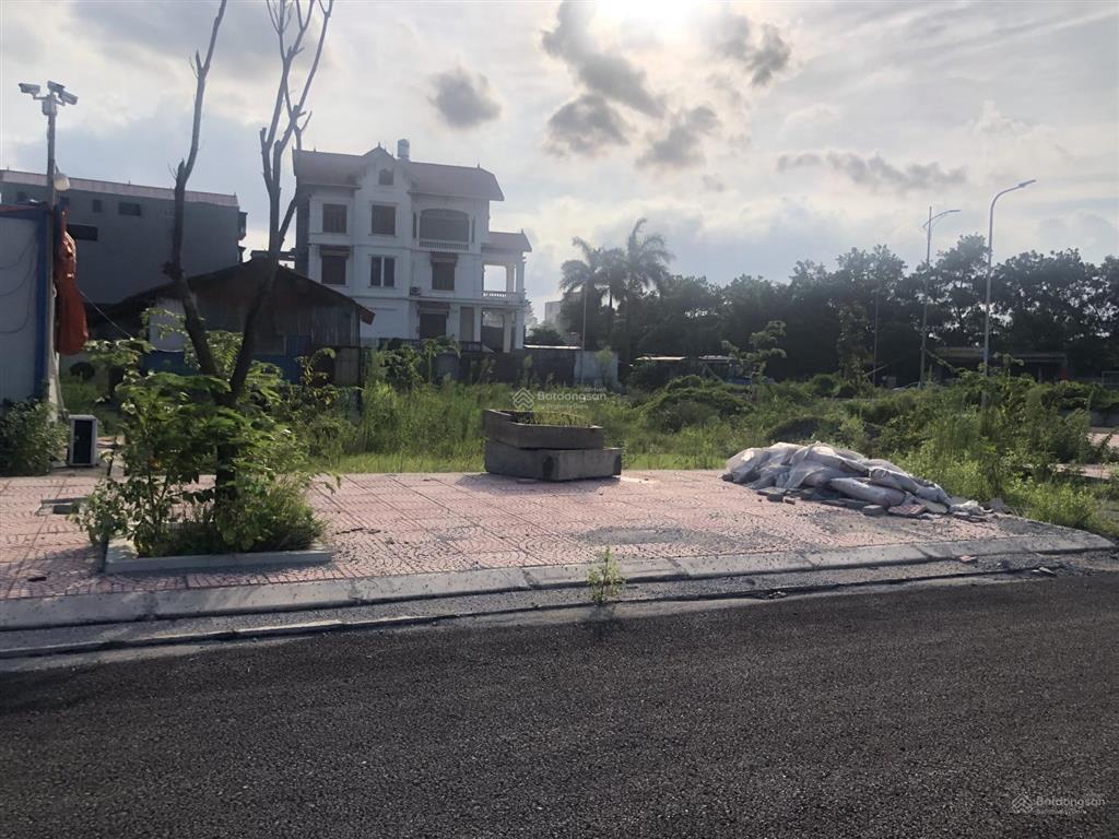 Đường 18m, bán 100m2 trục chính phường xuân lâm, thuận thành, cách quốc lộ 17 chỉ 50m