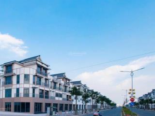 Bán shophouse mặt tiền 4 lầu ngay cổng vào dự án vingroup đường 3/2 hậu nghĩa đức hòa