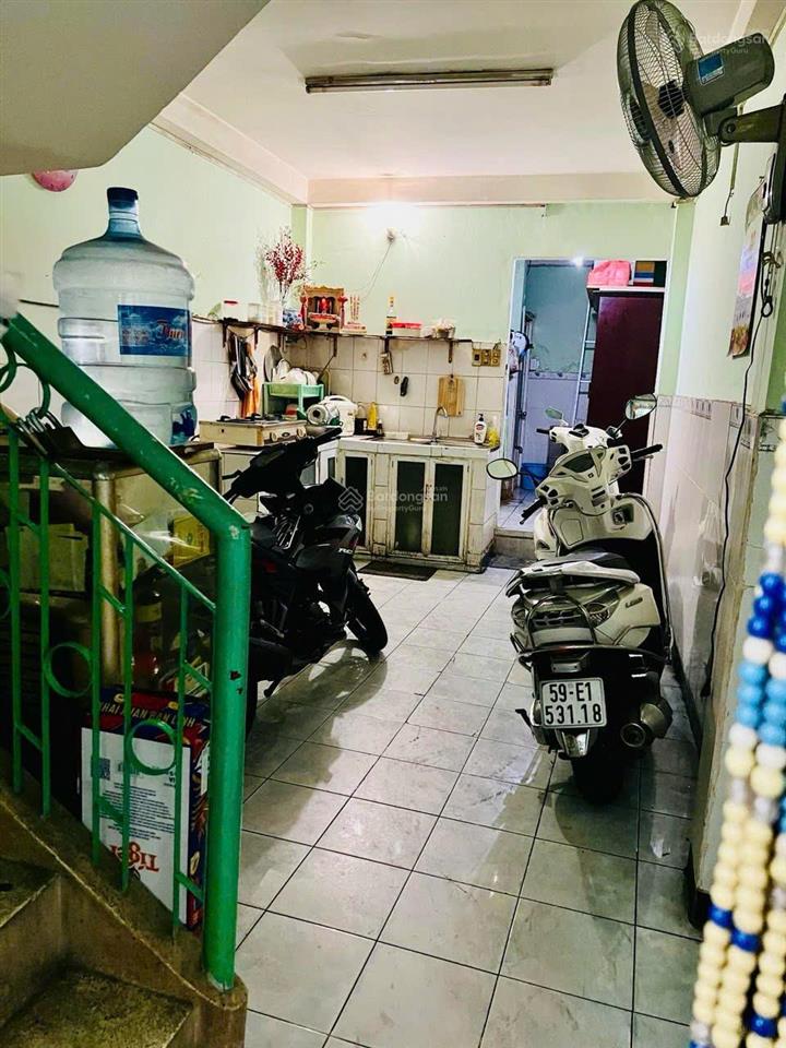 Bán gấp nhà 2 lầu mặt tiền ở phú nhậu ngay ngã tư, giá 11tỷ5 có tl, phù hợp kinh doanh buôn bán