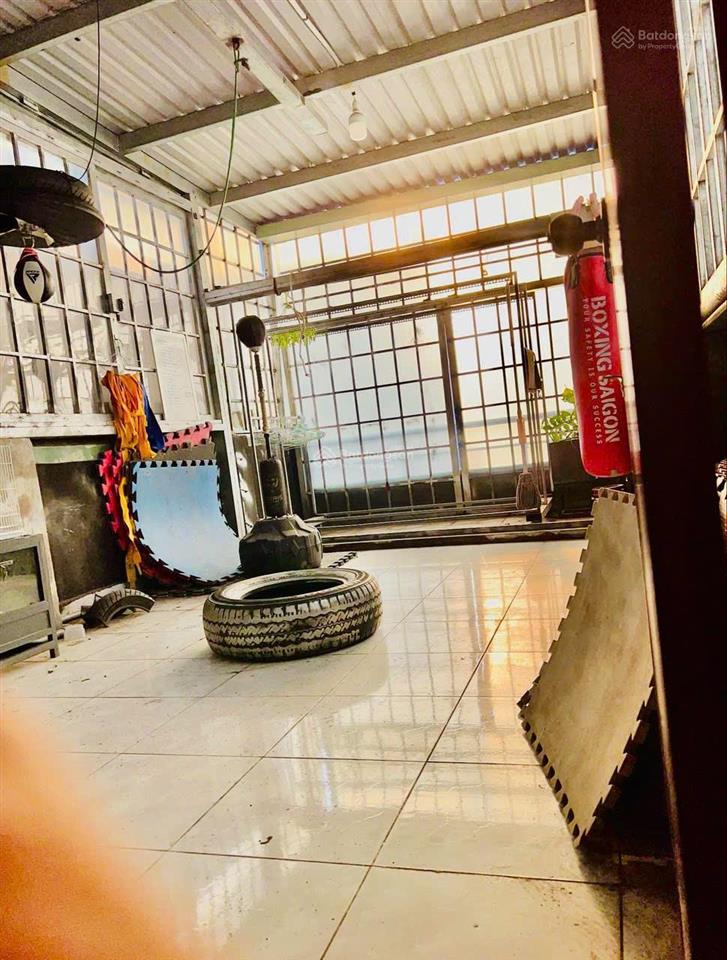 Bán gấp nhà 2 lầu mặt tiền ở phú nhậu ngay ngã tư, giá 11tỷ5 có tl, phù hợp kinh doanh buôn bán