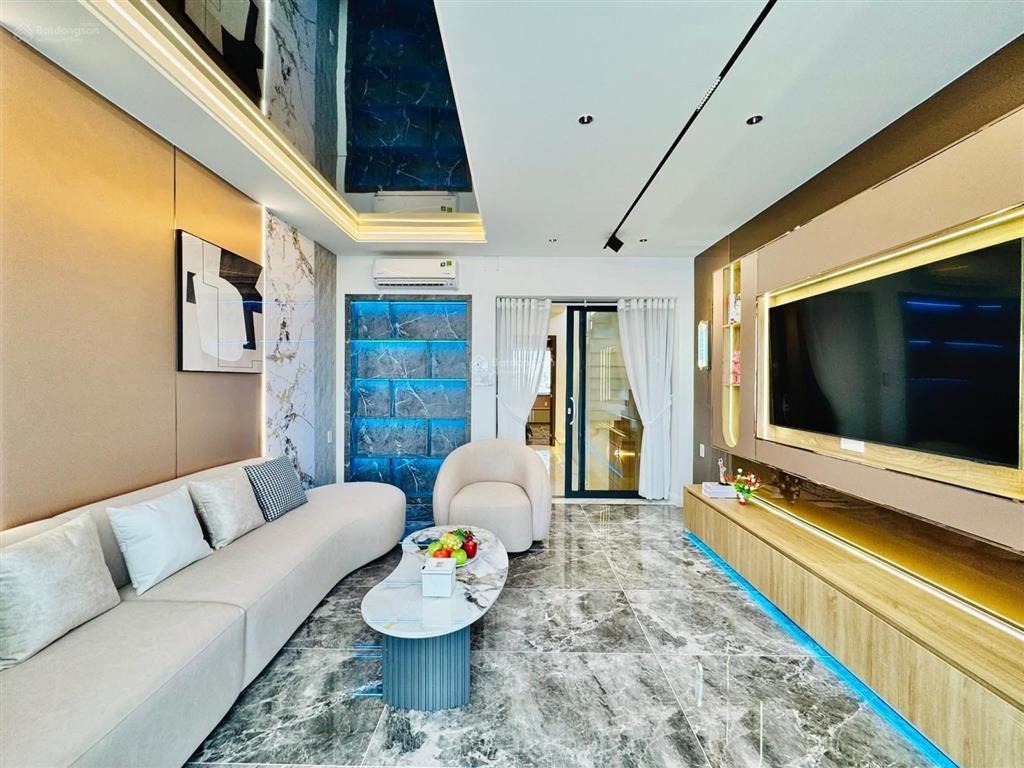 Nhà phố cao cấp có thang máy xe hơi ngủ trong nhà  đường phan huy ích, p14, gò vấp, 4x15m