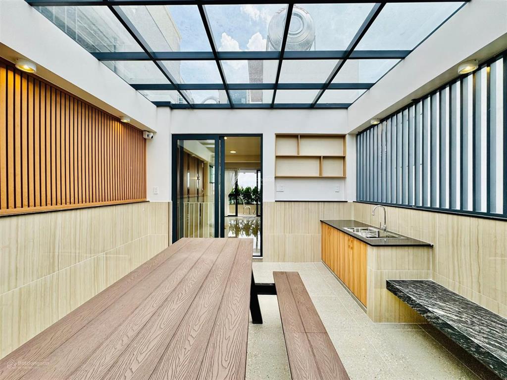 Nhà phố cao cấp có thang máy xe hơi ngủ trong nhà  đường phan huy ích, p14, gò vấp, 4x15m