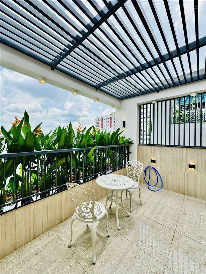 Nhà phố cao cấp có thang máy xe hơi ngủ trong nhà  đường phan huy ích, p14, gò vấp, 4x15m