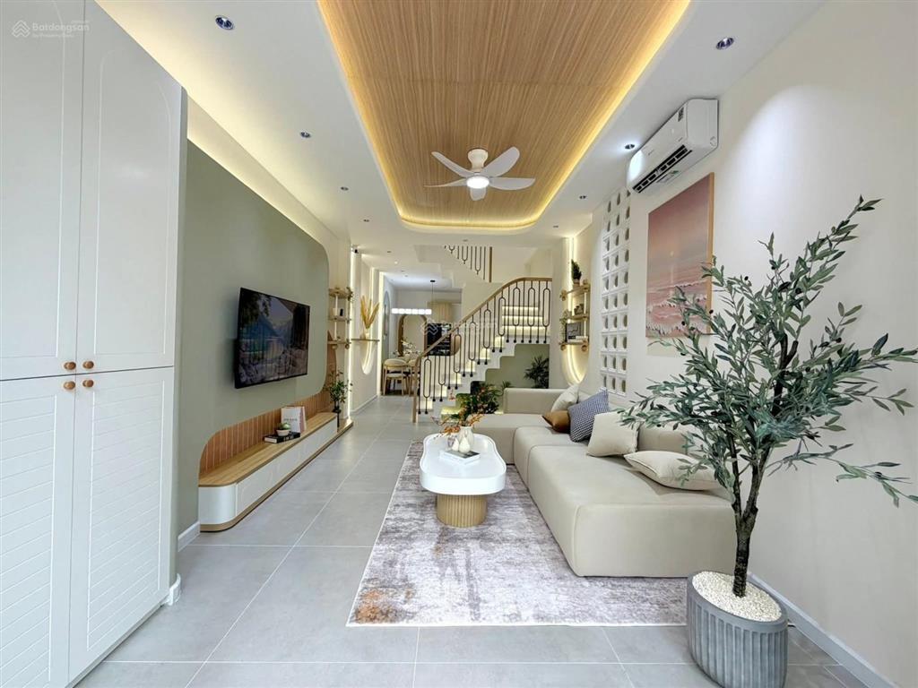 Căn nhà phố đẹp mê ly có 3pn hẻm 1 trục đường phạm văn chiêu  p.tth (p.9gò vấp