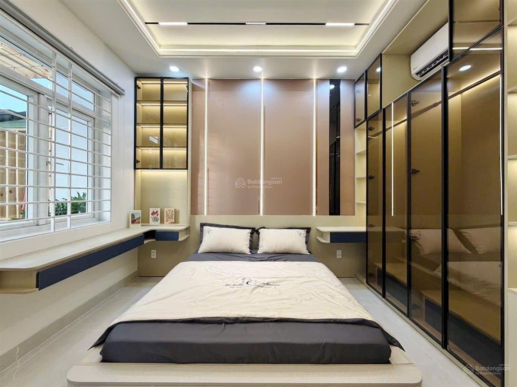 Nhà mặt tiền hẻm 1 trục gần trường học đường quang trung p8 gò vấp, 4x18m, trệt 3 lầu hẻm thông 8m