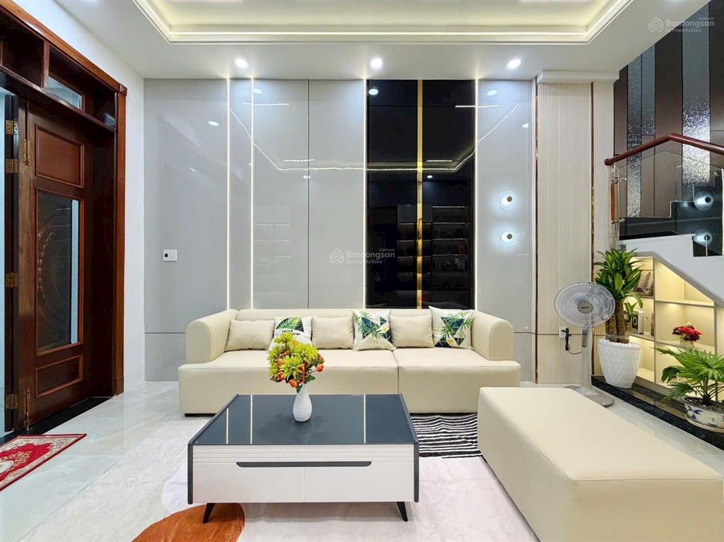Nhà mặt tiền hẻm 1 trục gần trường học đường quang trung p8 gò vấp, 4x18m, trệt 3 lầu hẻm thông 8m