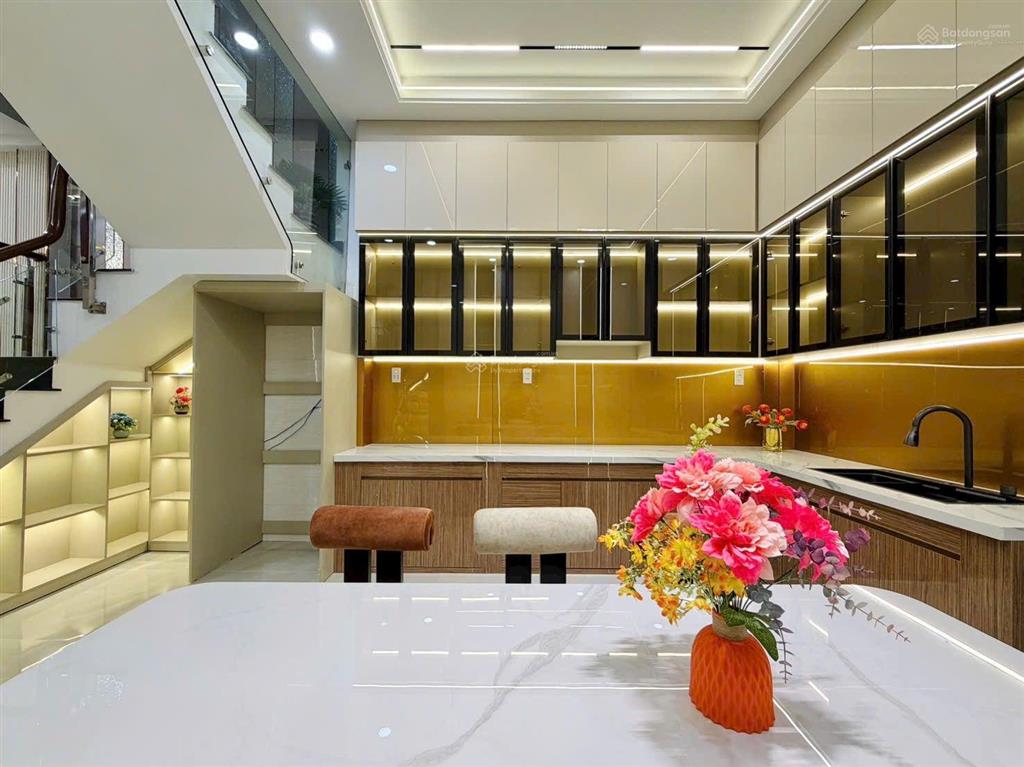 Nhà mặt tiền hẻm 1 trục gần trường học đường quang trung p8 gò vấp, 4x18m, trệt 3 lầu hẻm thông 8m
