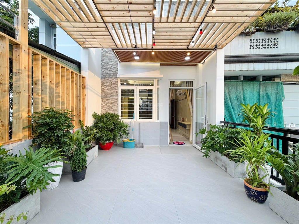 Nhà mặt tiền hẻm 1 trục gần trường học đường quang trung p8 gò vấp, 4x18m, trệt 3 lầu hẻm thông 8m