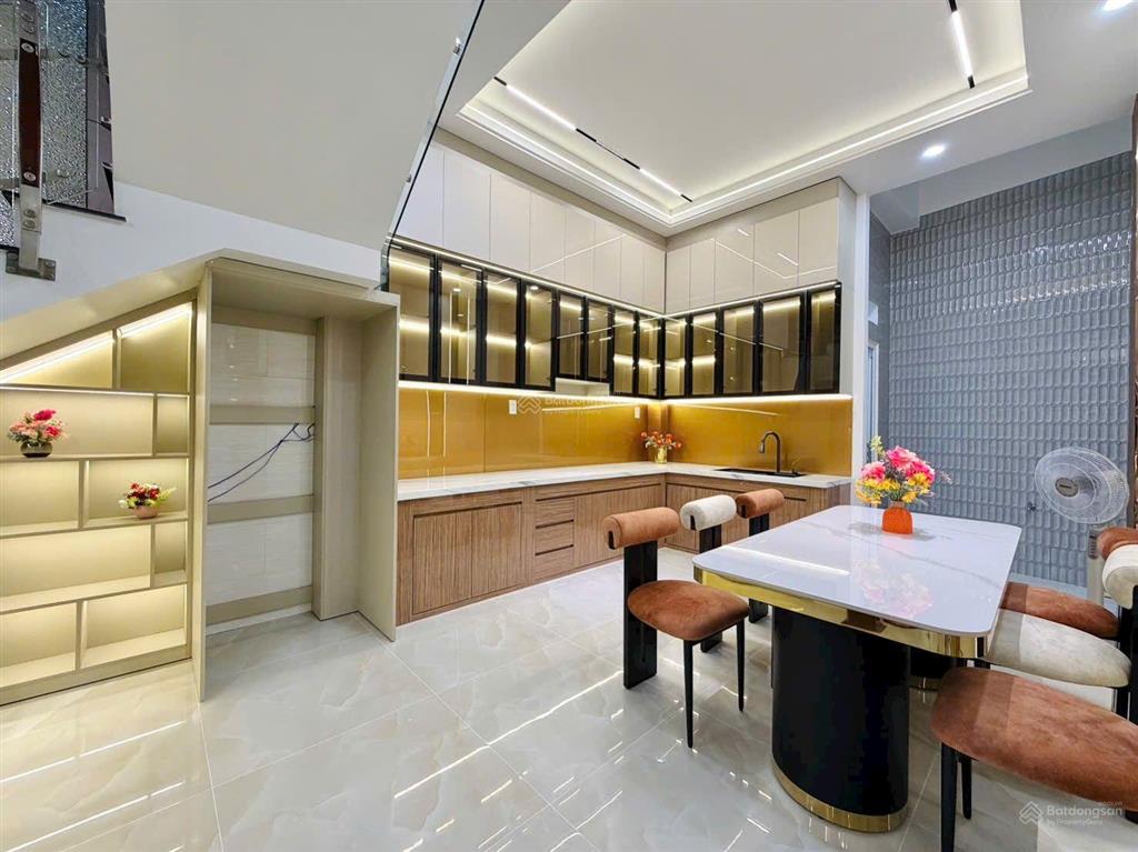 Nhà mặt tiền hẻm 1 trục gần trường học đường quang trung p8 gò vấp, 4x18m, trệt 3 lầu hẻm thông 8m