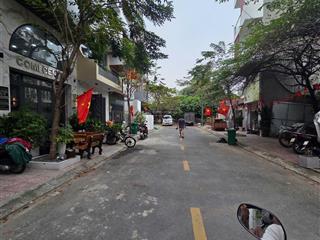 Đất khu phân lô đồng bộ, đường 12m.
nguyễn văn quá q12
dt 4m x 18m đã có sổ riêng xây dựng ngay