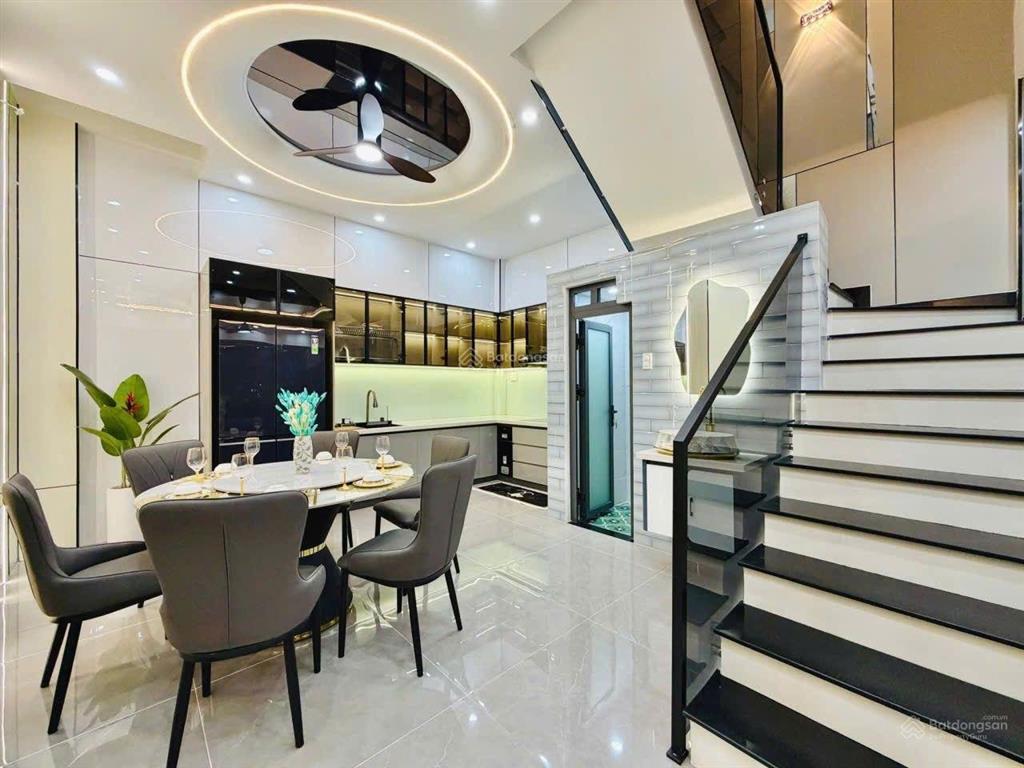 Nhà phố đẹp ngang 5m trệt 3 lầu khu phân lô đồng bộ  đường xe hơi 9m gần chợ  trường học