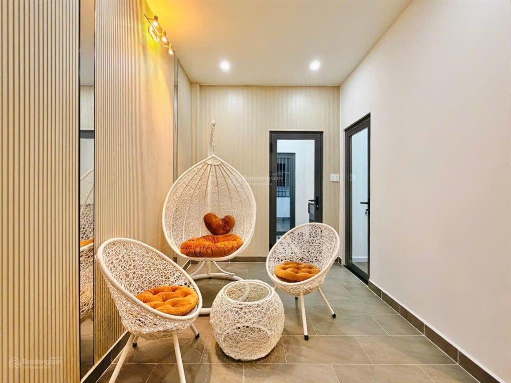 Nhà phố đẹp ngang 5m trệt 3 lầu khu phân lô đồng bộ  đường xe hơi 9m gần chợ  trường học