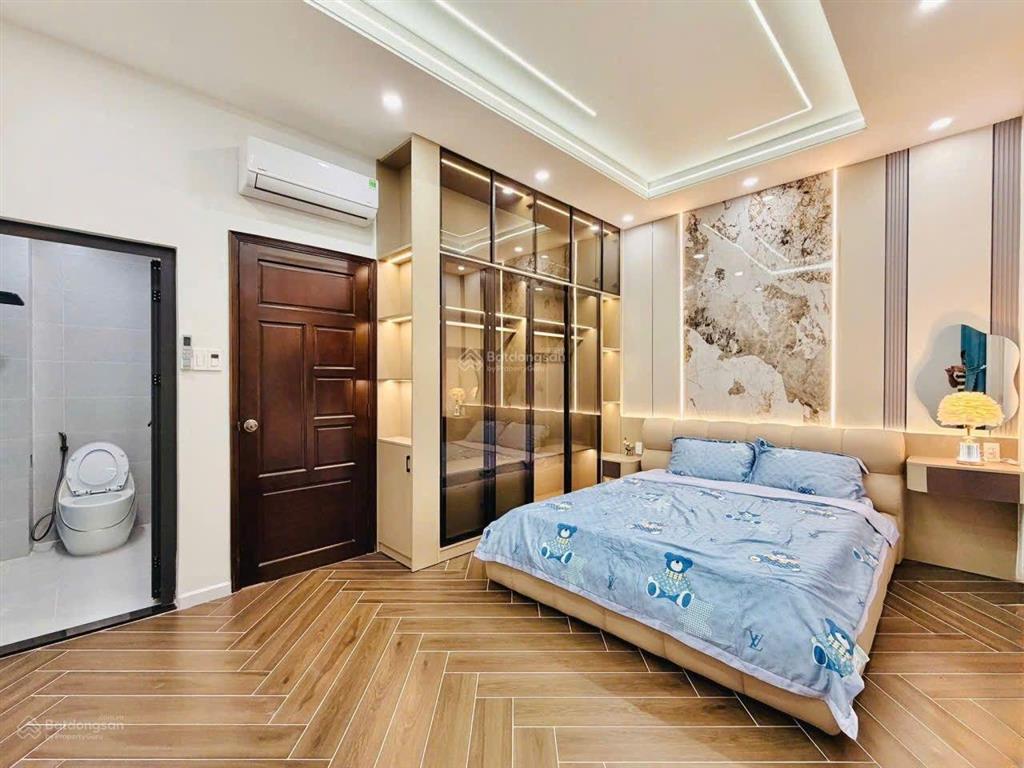 Nhà phố đẹp ngang 5m trệt 3 lầu khu phân lô đồng bộ  đường xe hơi 9m gần chợ  trường học