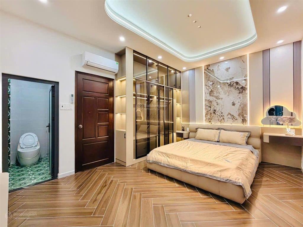 Nhà phố đẹp ngang 5m trệt 3 lầu khu phân lô đồng bộ  đường xe hơi 9m gần chợ  trường học