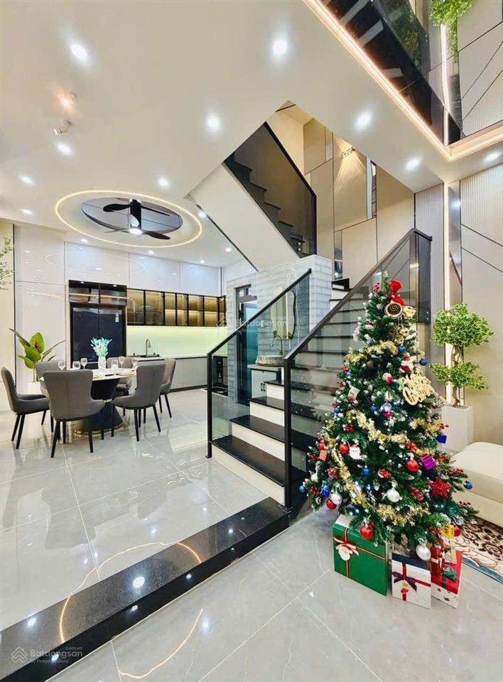 Nhà phố đẹp ngang 5m trệt 3 lầu khu phân lô đồng bộ  đường xe hơi 9m gần chợ  trường học