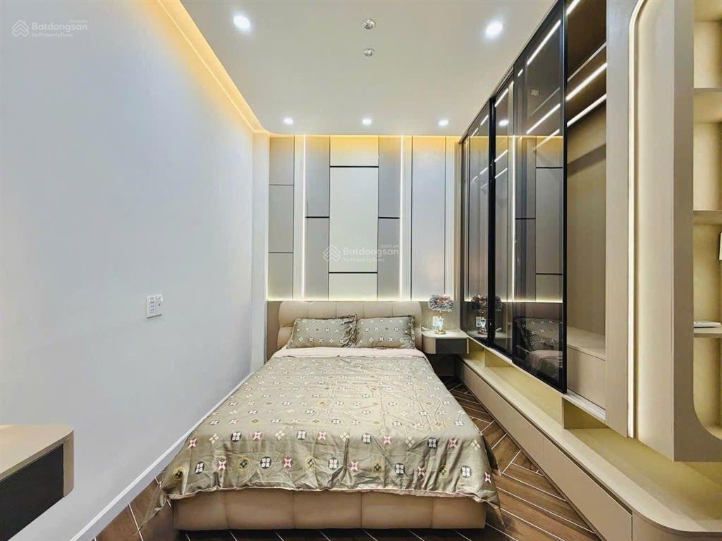 Nhà phố đẹp ngang 5m trệt 3 lầu khu phân lô đồng bộ  đường xe hơi 9m gần chợ  trường học