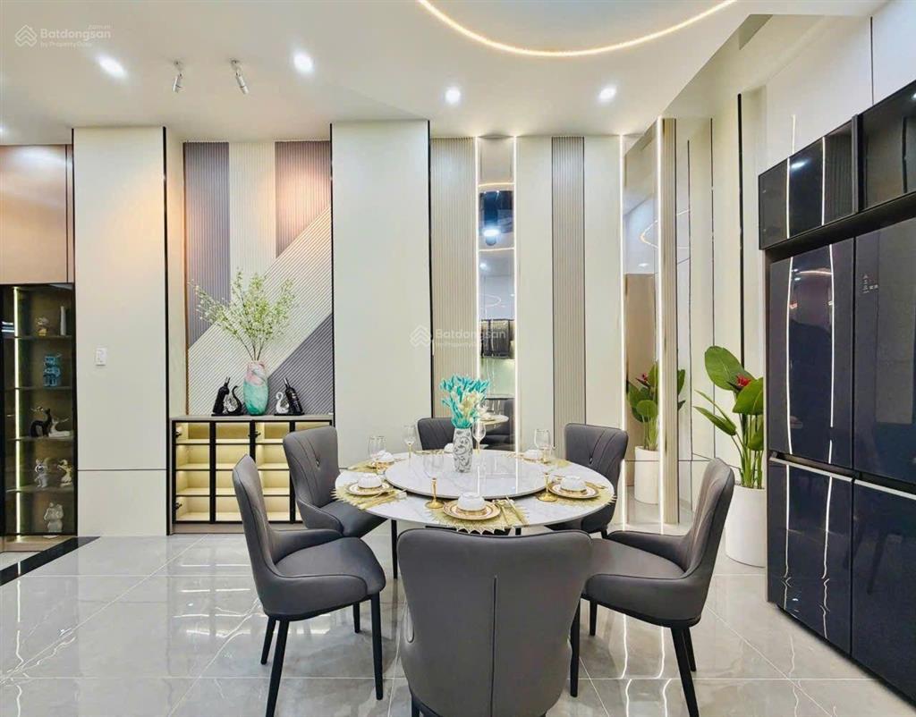 Nhà phố đẹp ngang 5m trệt 3 lầu khu phân lô đồng bộ  đường xe hơi 9m gần chợ  trường học