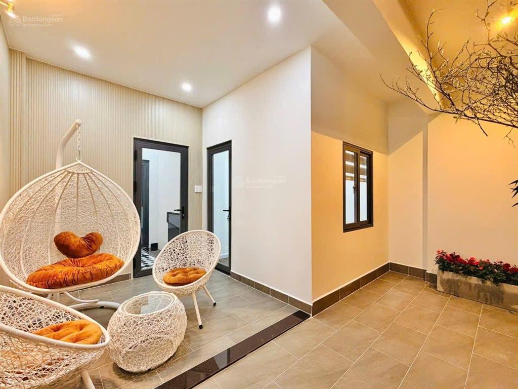 Nhà phố đẹp ngang 5m trệt 3 lầu khu phân lô đồng bộ  đường xe hơi 9m gần chợ  trường học