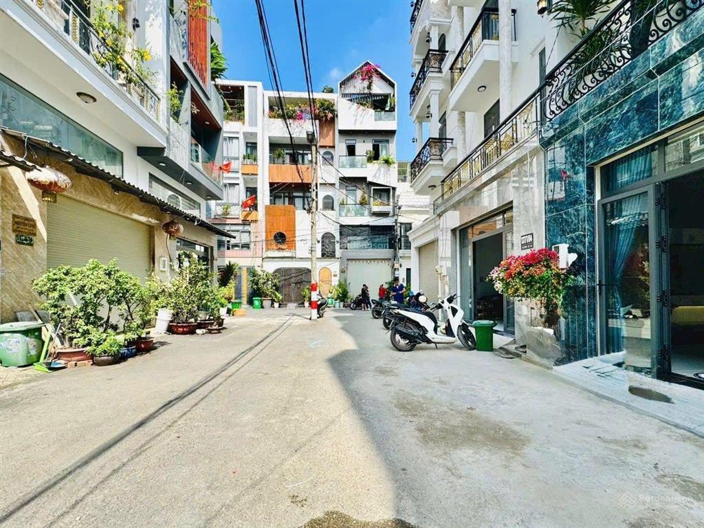 Nhà phố đẹp ngang 5m trệt 3 lầu khu phân lô đồng bộ  đường xe hơi 9m gần chợ  trường học