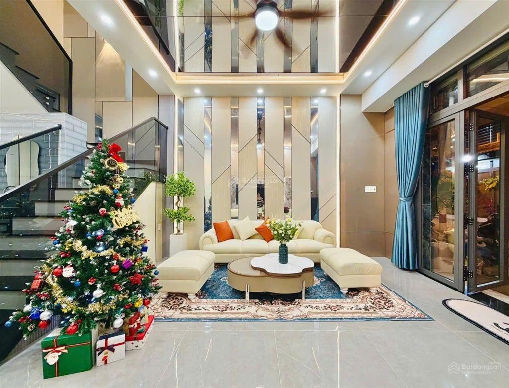 Nhà phố đẹp ngang 5m trệt 3 lầu khu phân lô đồng bộ  đường xe hơi 9m gần chợ  trường học