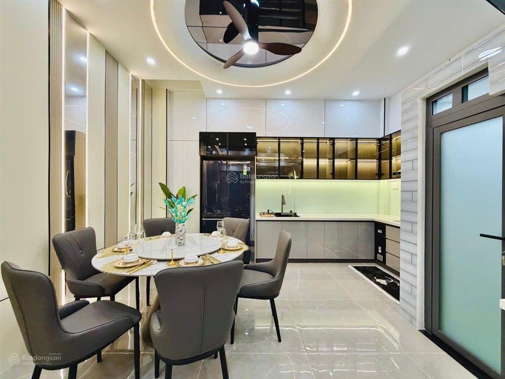 Nhà phố đẹp ngang 5m trệt 3 lầu khu phân lô đồng bộ  đường xe hơi 9m gần chợ  trường học